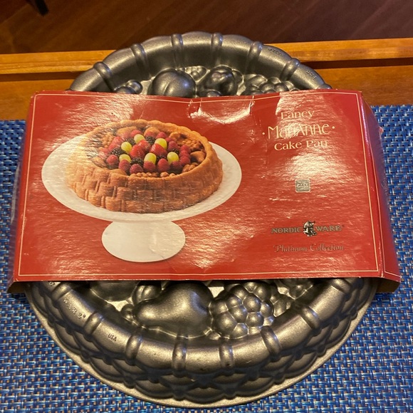 Nordic Ware Fancy MariAnne cake pan, new, made in USA, $75 on Amazon - Picture 1 of 6